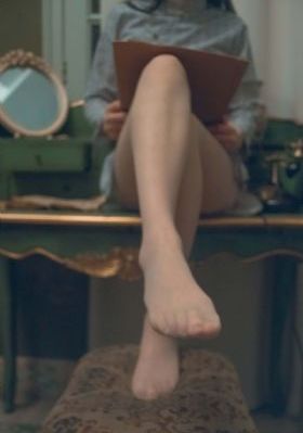 乖把腿抬高一点就不疼了视频