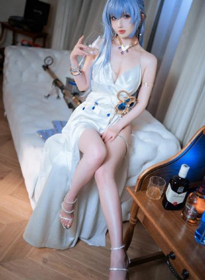 少妇羞涩呻吟乳沟偷拍视频
