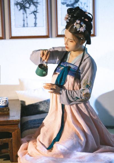 丰满少妇与大狼拘