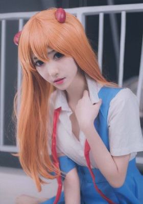 丰满的秘书年轻胸大的秘书